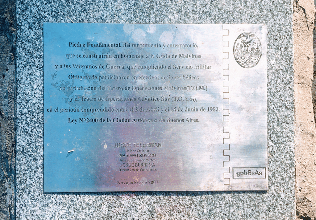 Piedra fundamental en el cementerio de chacarita para el homenaje y enterratorio de los veteranos de guerra de malvinas