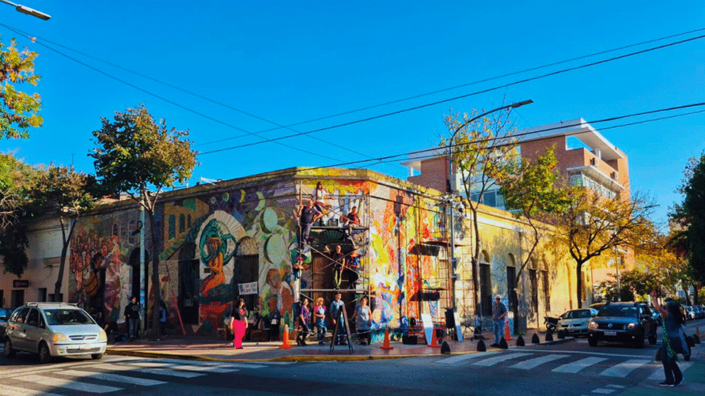 Este sábado 2 de mayo, el espacio de Morón 2538 abrirá sus puertas para una jornada autogestiva y comunitaria. El evento reunirá a más de 50 emprendimientos y ofrecerá música en vivo, arte mural, gastronomía y un espacio de juego para los más chicos.