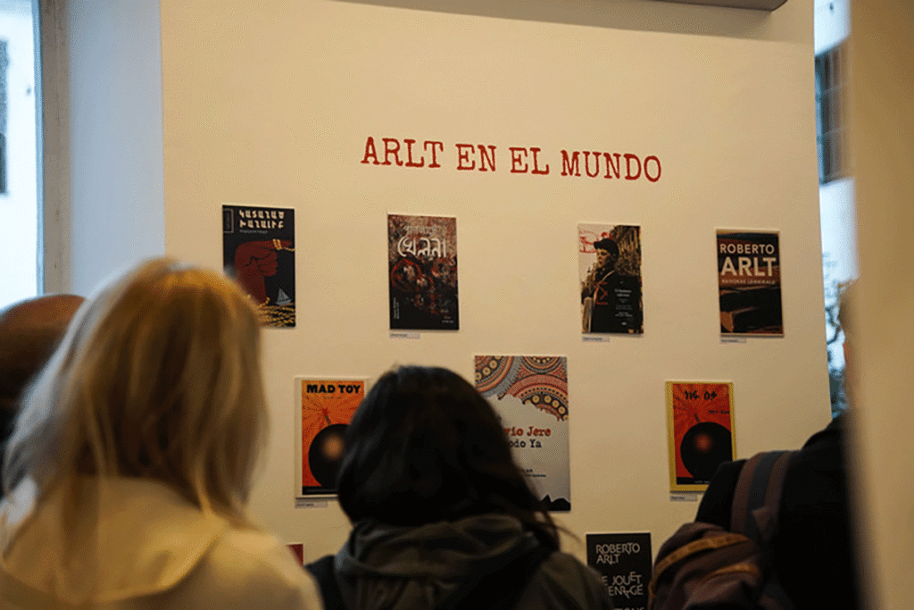 Roberto Arlt creció en Flores. A cien años de El juguete rabioso, el Centro Cultural Recoleta le dedica una muestra hasta marzo de 2027. Entrada libre.