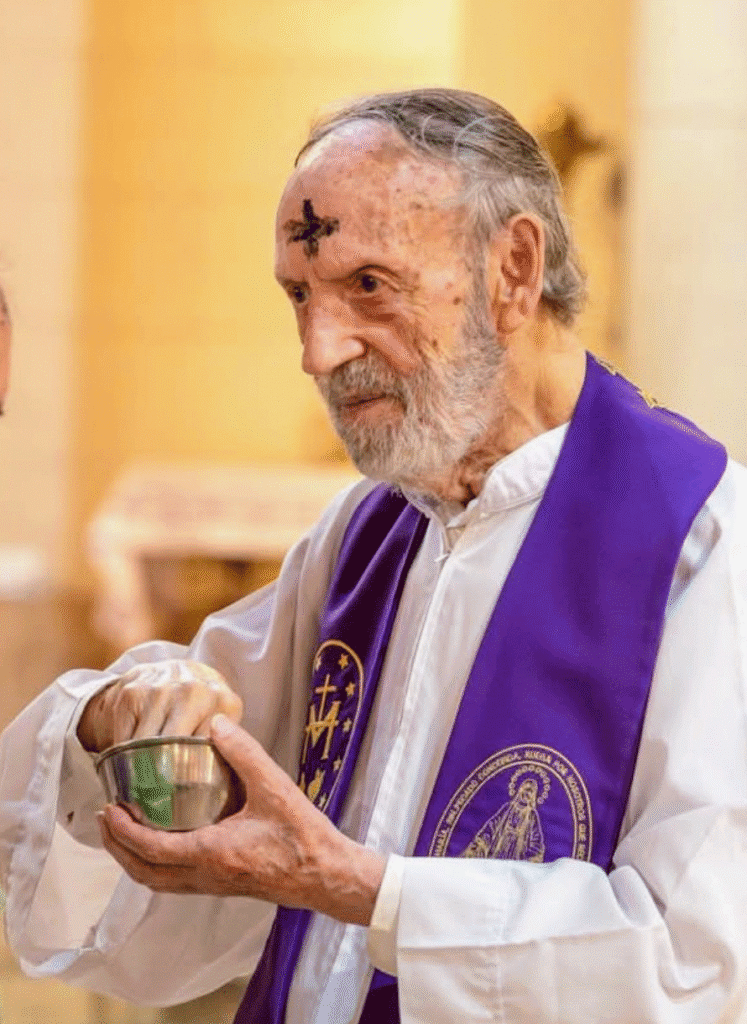 Murió a los 98 años "Satur", sacerdote vicentino que dedicó su vida a la oración, la confesión y la formación de curas. El adiós desde el Santuario Medalla Milagrosa.
