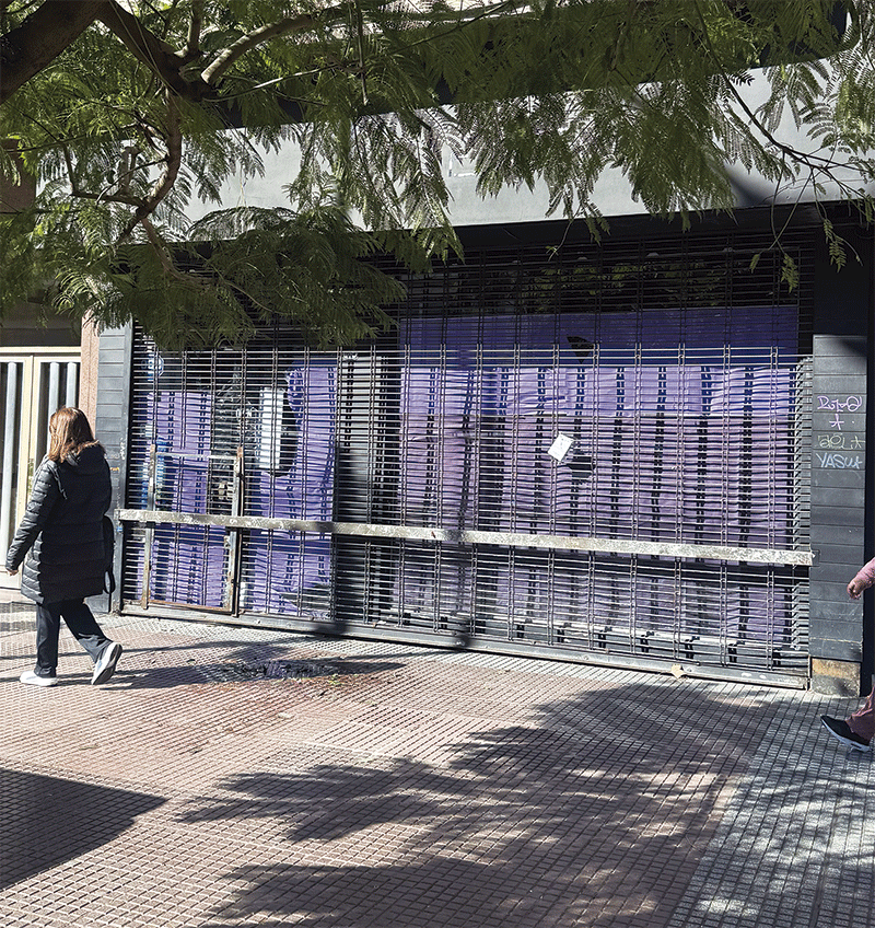 Locales cerrados, vacancia en alza y menos consumo: así está hoy la avenida Rivadavia, el termómetro comercial de Flores.