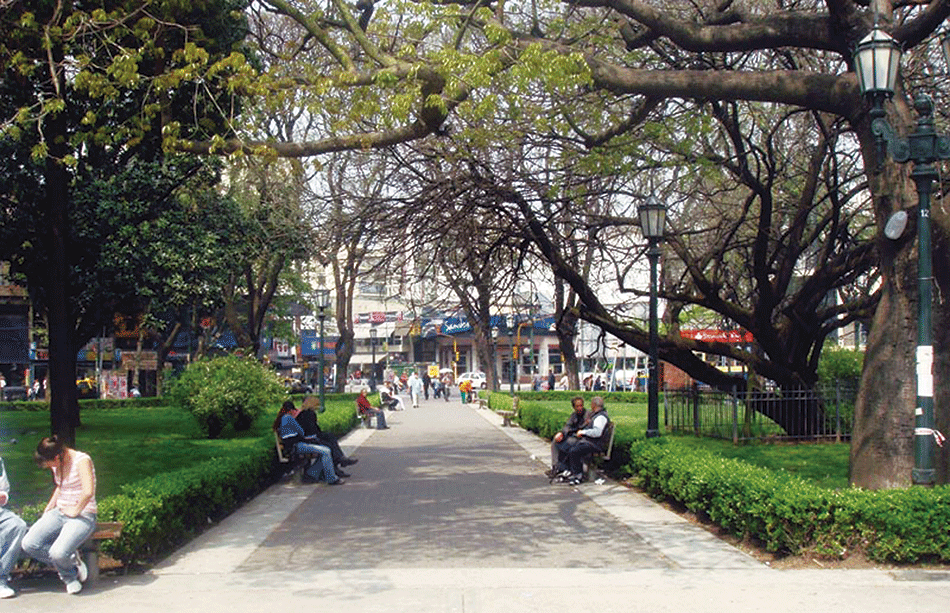 Plaza-General-Pueyrredón-Vista-hacia-Rivadavia