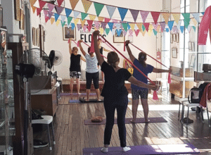 Clases de gimnasia, yoga y pilates para adultos mayores en el Museo Barrio de Flores. Sin matrícula. Horarios y cómo reservar tu vacante.