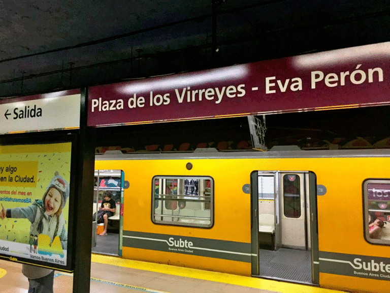 El Gobierno porteño anunció la compra de 41 escaleras mecánicas para la red de Subte. Sin embargo, la obra vital para instalar un ascensor en la cabecera Plaza de los Virreyes sigue demorada desde el año pasado.