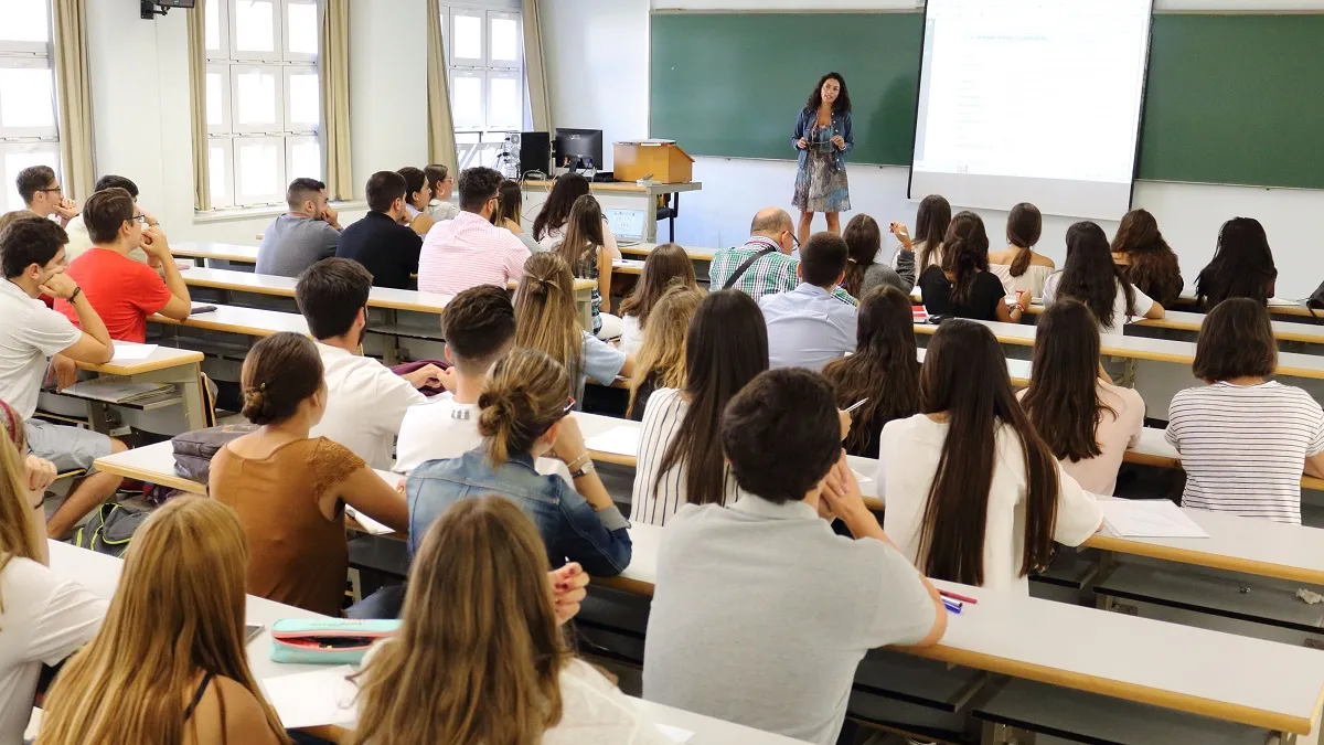 El Ministerio de Educación de la Ciudad actualizó el reglamento para colegios públicos y privados. El límite anual baja a 20 faltas y se eliminan las justificaciones discrecionales por vacaciones fuera de temporada. Quien pierda la regularidad deberá recuperar contenidos en invierno o verano.