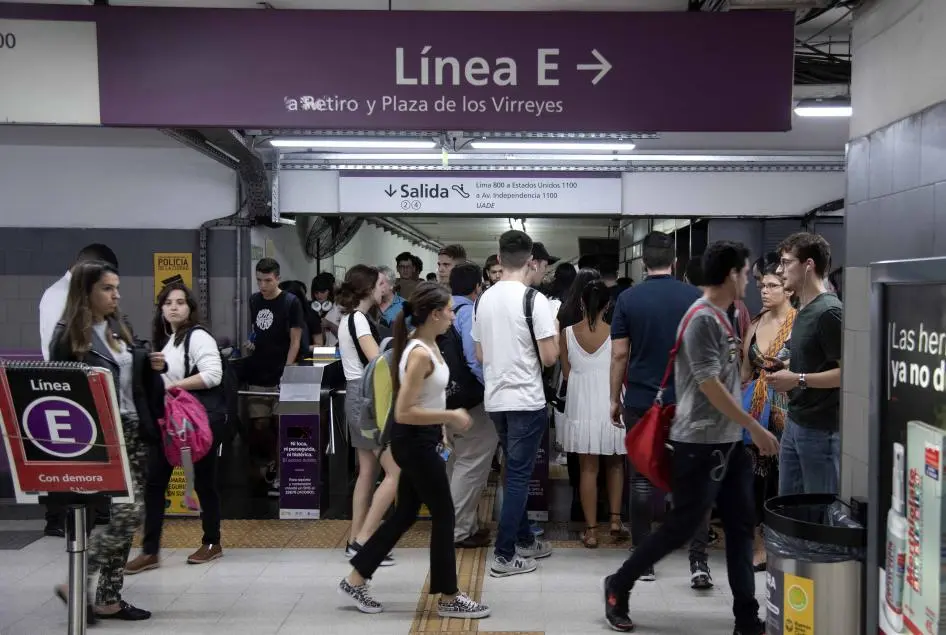Deficiencia del servicio de la Línea E de Subte