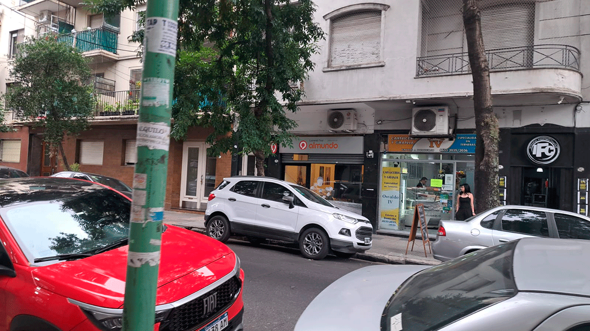 Locales abiertos en el barrio de Flores - Paro General de Febrero 2026