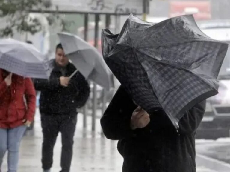 El Servicio Meteorológico advierte por lluvias abundantes, actividad eléctrica y posible granizo para este domingo. La clave en los barrios: asegurar elementos en balcones y no tapar los sumideros con residuos.