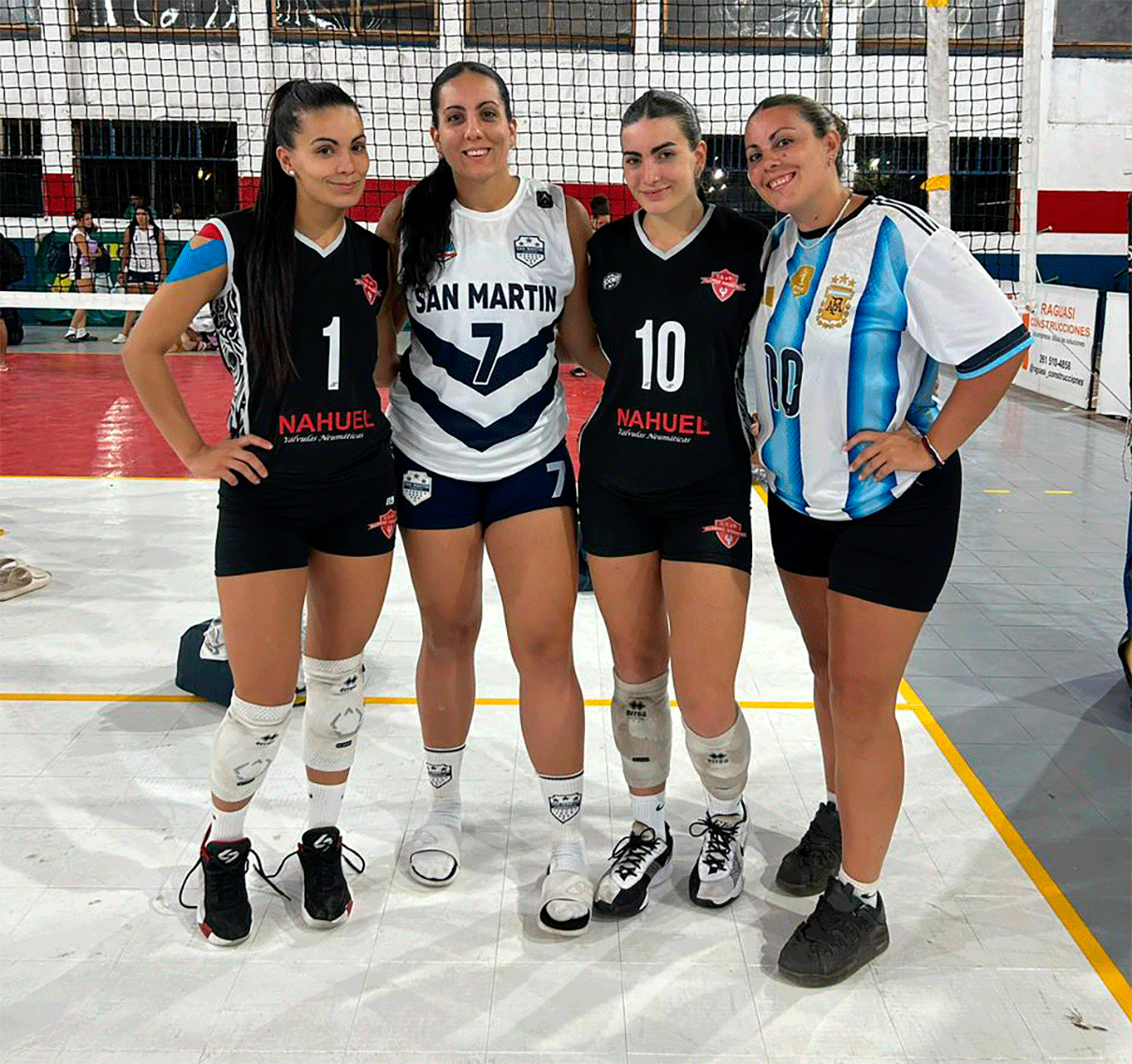 Detrás de los grandes logros deportivos, casi siempre hay años de trabajo silencioso en los clubes de barrio. El Club Echagüe, de Portela y boulevard Bilbao, es hoy un referente en la formación de jugadoras de vóley, un proyecto impulsado por la coordinadora Patricia Ombroni, quien con su experiencia de Selección logró transmitir la pasión a sus cuatro hijas.