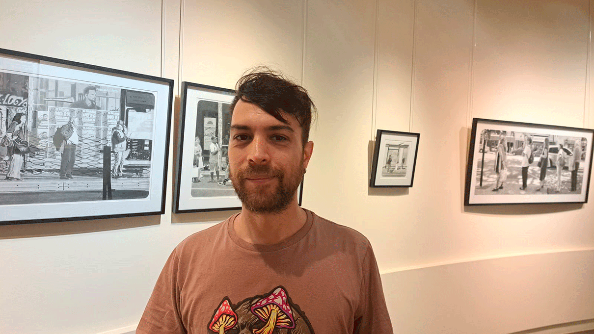 El artista y docente del Museo Barrio de Flores presenta 15 obras en la Galería Alejandro Bustillo del Banco Nación. Una muestra sobre la rutina y el tiempo de espera.