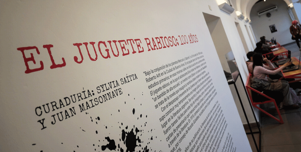 Roberto Arlt creció en Flores. A cien años de El juguete rabioso, el Centro Cultural Recoleta le dedica una muestra hasta marzo de 2027. Entrada libre.