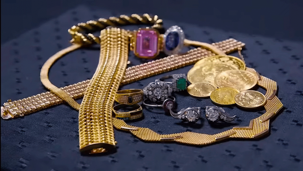 Joyería con 40 años de trayectoria en Av. Rivadavia 6433, Flores. Compra y venta de oro, brillantes, relojes y alianzas. Tasaciones serias, mejoramos cualquier oferta.