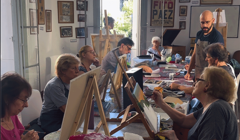 Talleres de teatro, lectura, memoria y pintura en el Museo del Barrio de Flores que, con el tiempo, arman grupos de amigos entre vecinos.