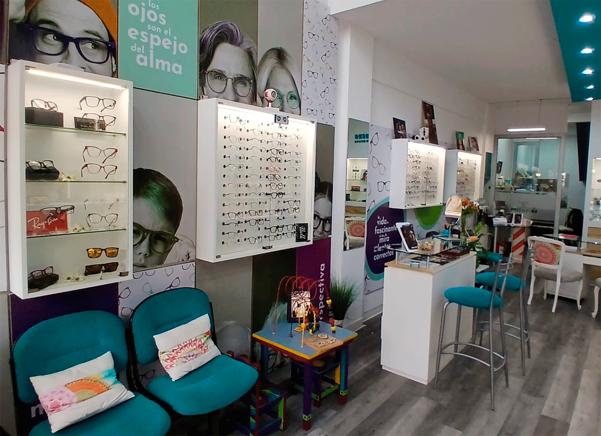 Óptica en Flores con más de 20 años en el barrio. Anteojos recetados, lentes de contacto y todas las obras sociales. Envíos a todo el país.