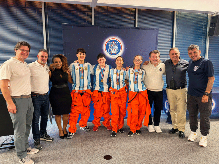Alumnos de Robokids, la escuela de robótica de Flores, viajarán a la NASA en Orlando como parte de un programa STEAM.
