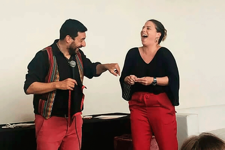 Qué mirar antes de contratar un show de magia para adultos en Flores: formatos, preguntas y la propuesta de Juan Pablo Catoni para cumpleaños y reuniones.
